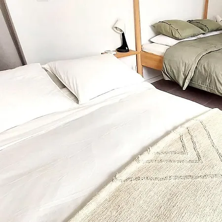 Surf Suite, 8 Min Beach, 25 Min Lisbon *