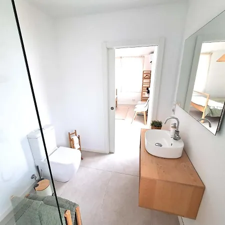 Surf Suite, 8 Min Beach, 25 Min Lisbon Aroeira (Setubal)